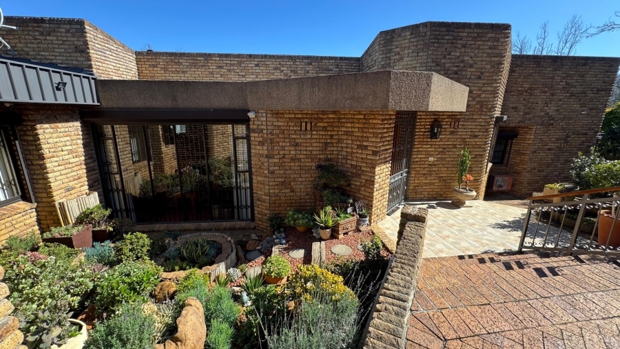 4 Bedroom Property for Sale in Parel Vallei Western Cape